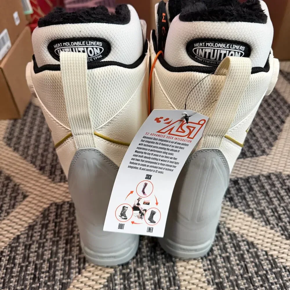 ThirtyTwo Womens Lashed Double BOA Snowboard Boots- White/Grey Size 6.5R